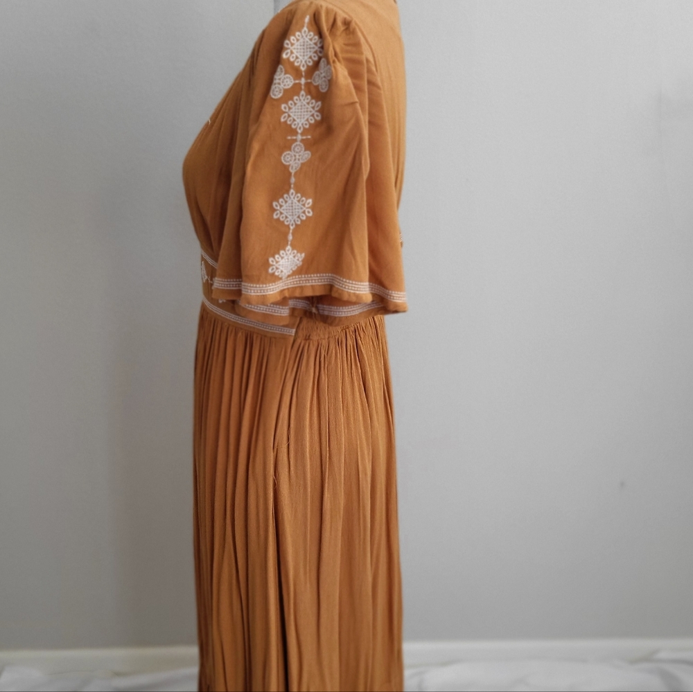Embroidered Flutter Sleeve Dress - Picture 3 of 4